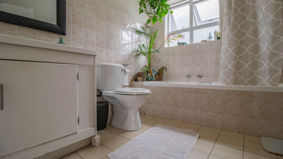 2 Bedroom Property for Sale in Vredehoek Western Cape